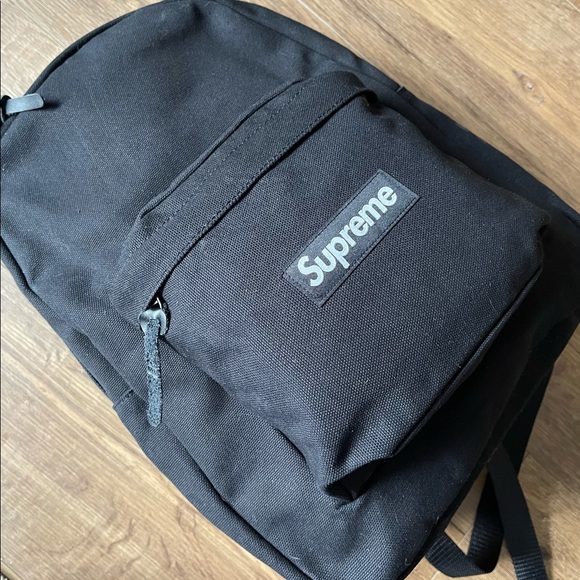 SUPREME-AUTHENTIC NWT Medium Black Canvas Backpack